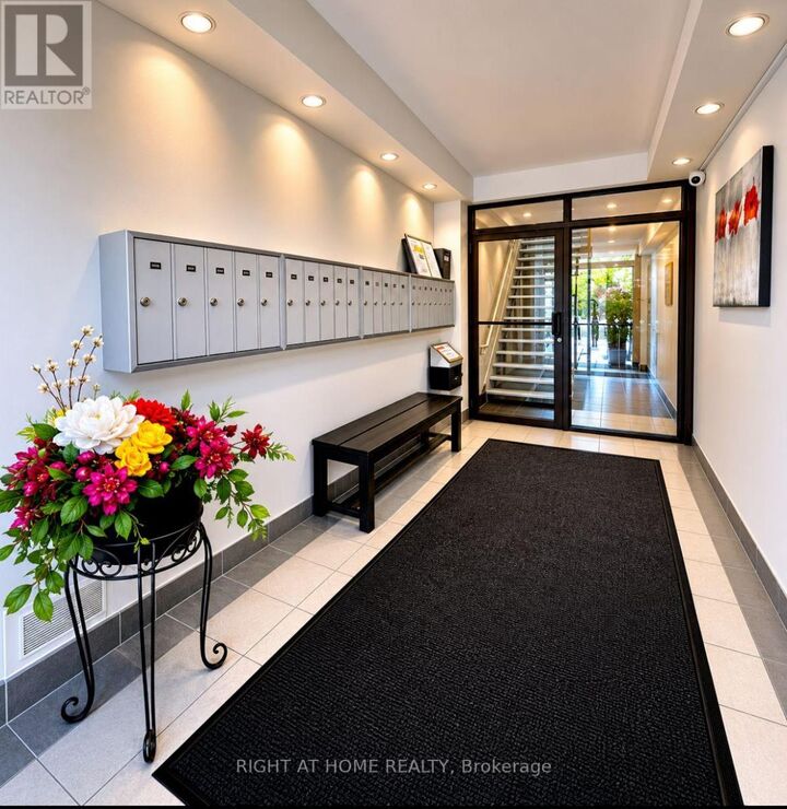 Property Photo:  1 Centre Street West 202  ON L4C 3P3 