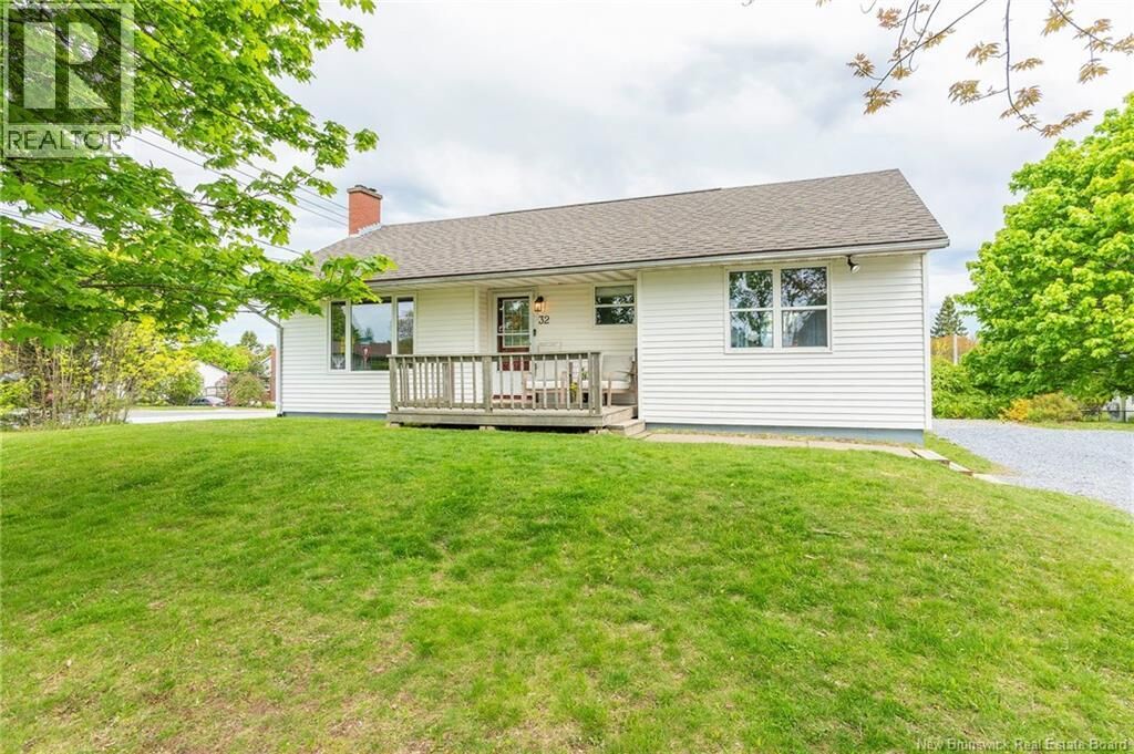 Property Photo:  32 Knox Court  NB E2J 3H3 