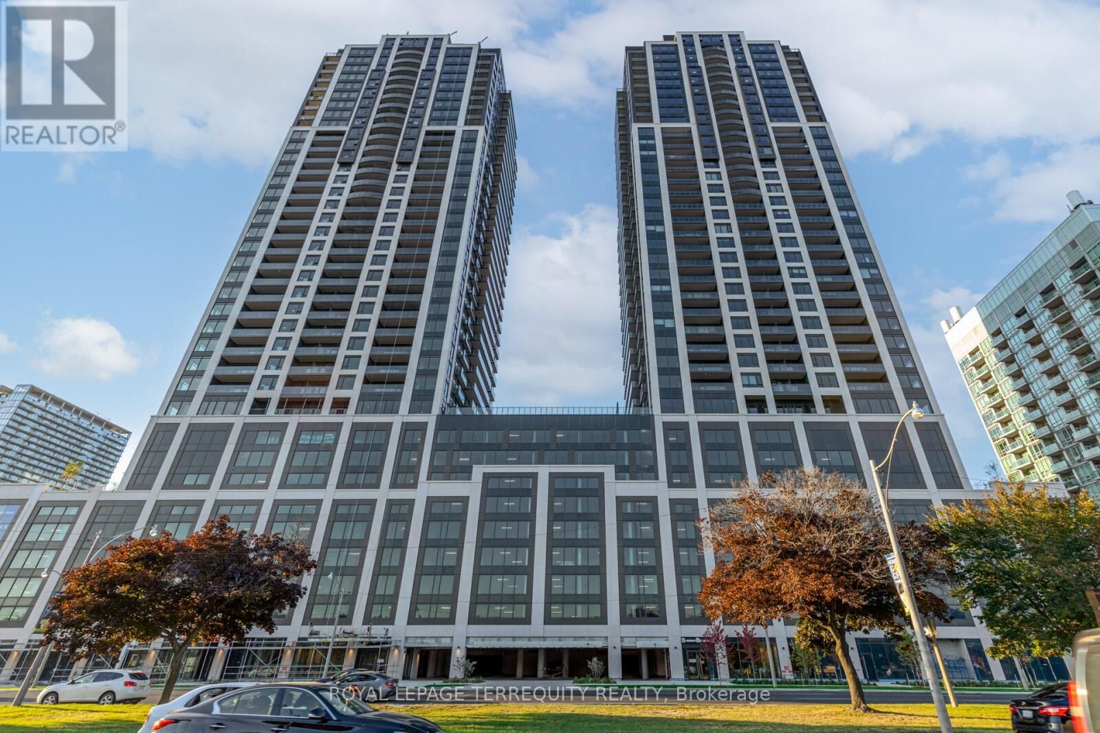 Property Photo:  1928 Lake Shore Boulevard West 2003  ON M6S 0B1 