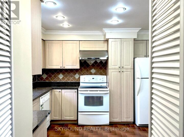 Property Photo:  33 Yatesbury Road Room 3  ON M2H 1G1 