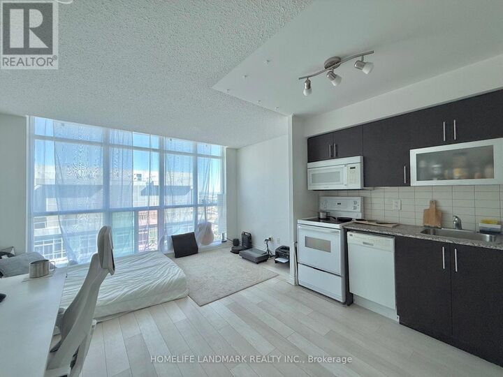 Property Photo:  50 Town Centre Court 3905  ON M1P 0A9 
