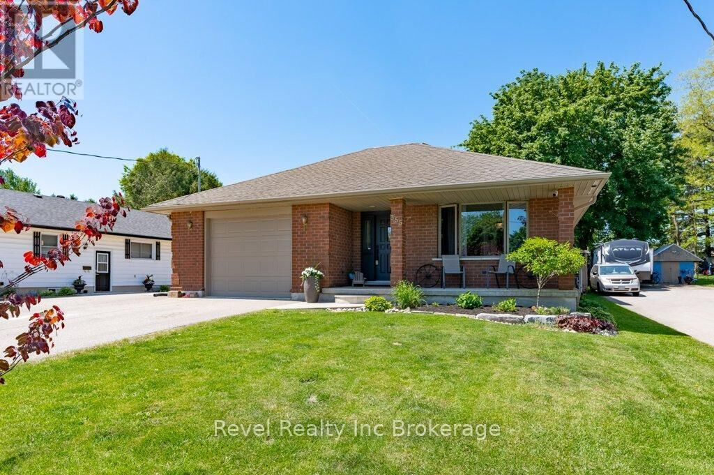 Property Photo:  355 Oxford Avenue  ON N5C 3H5 