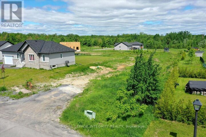 Property Photo:  237 Roxanne Street  ON K0A 1N0 