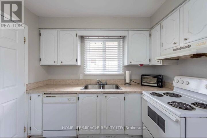 Property Photo:  90 Tupper Drive Main  ON L2V 4C8 