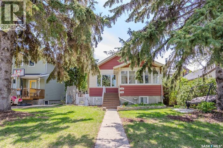 Property Photo:  618 3rd Street E  SK S7H 1M1 