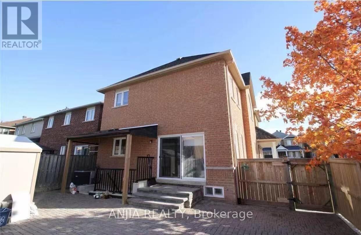 Property Photo:  24 Jenmat Drive  ON L6E 2A8 