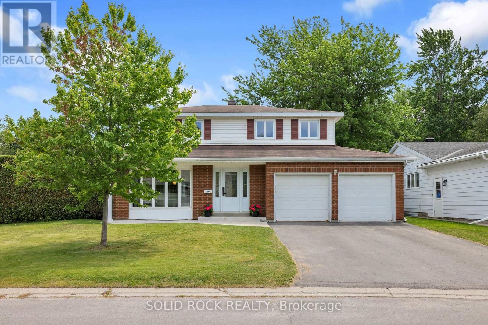 Property Photo:  10 Highpark Crescent  ON K1B 3G8 
