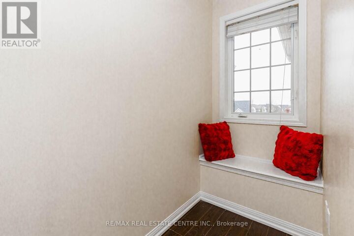 Property Photo:  924 Burgess Gardens  ON L9T 0K8 