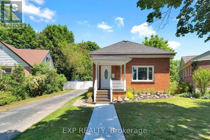 Property Photo:  79 Heather Place  ON N5W 4L6 
