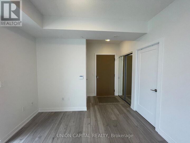 Property Photo:  225 Village Green Square 2803  ON M1S 0N4 
