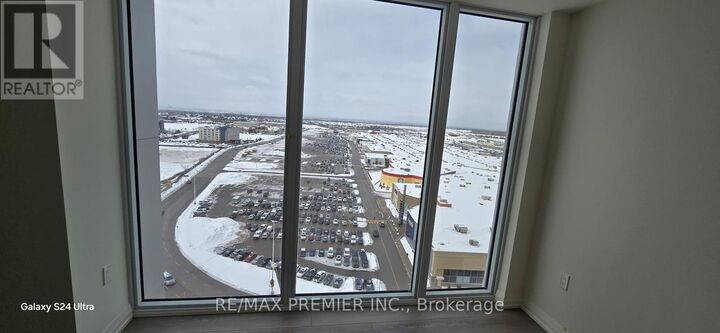 Property Photo:  8960 Jane Street 1515  ON L4K 2M9 