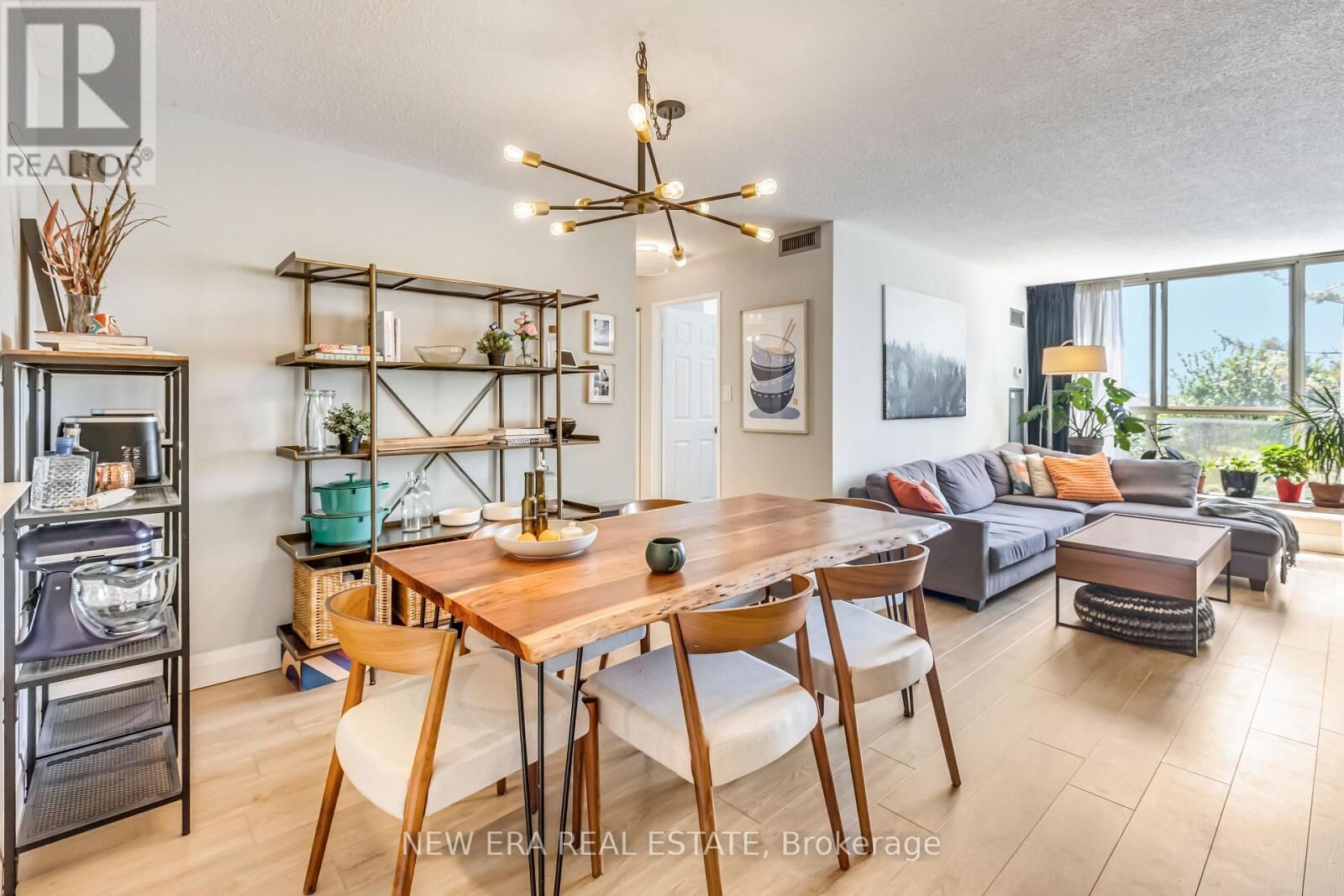 Property Photo:  22 Southport Street 437  ON M6S 4Y9 