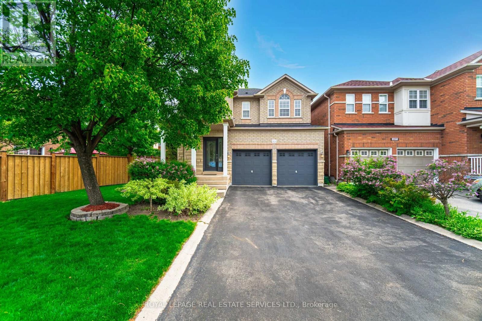 Property Photo:  3896 Bloomington Crescent  ON L5M 7H4 