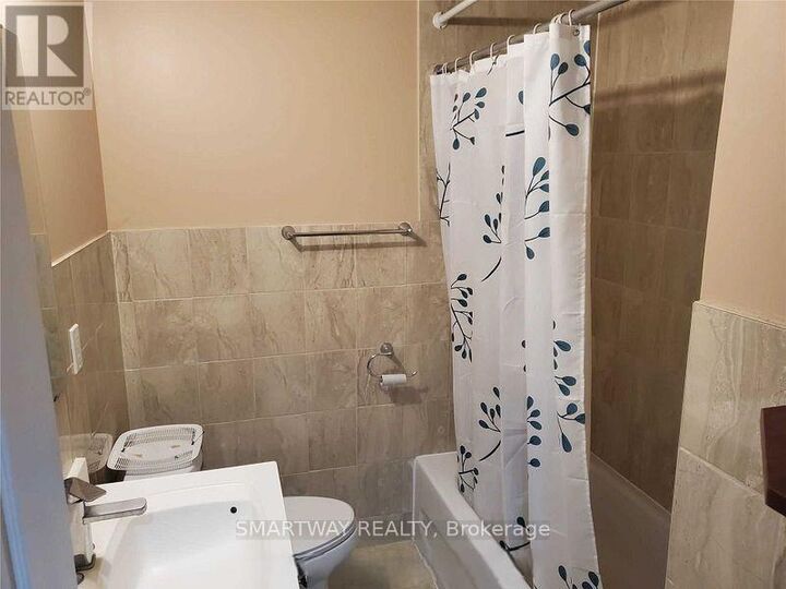 Property Photo:  495 Meadowridge Court  ON L5W 0E8 
