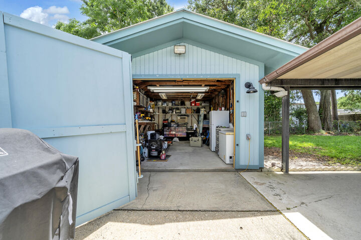 Property Photo:  520 Bryn Mawr Boulevard  FL 32569 