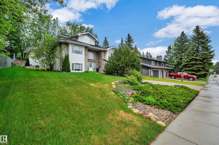 Property Photo: 74 Beauvista Drive AB T8A 3X1
