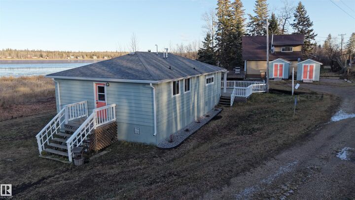 Property Photo:  490 & 492 Lakeview Drive  AB T0E 1V0 