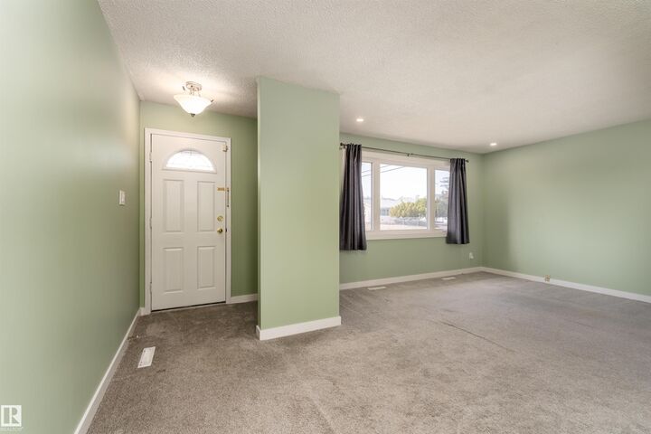 Photo de la propriété:  13331 64 Street NW  AB T5A 0Y6 