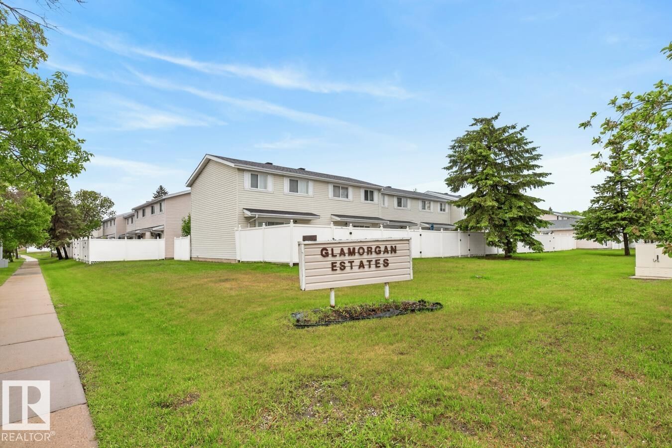 Property Photo:  11368 139 Avenue NW  AB T5X 3L4 