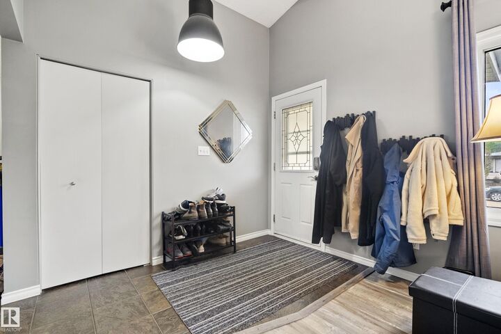 Photo de la propriété:  4304 42 Avenue  AB T9E 4S1 
