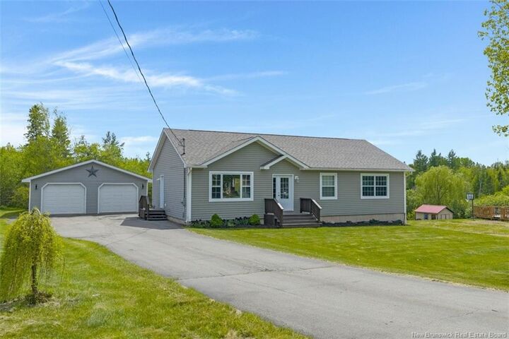 14 Lorie Lane — photo 1