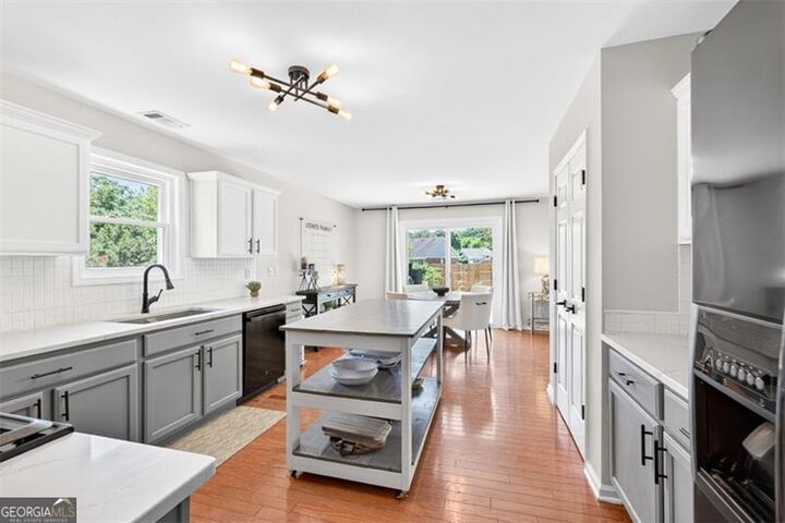 Property Photo: 7910 Timberline Overlook GA 30041