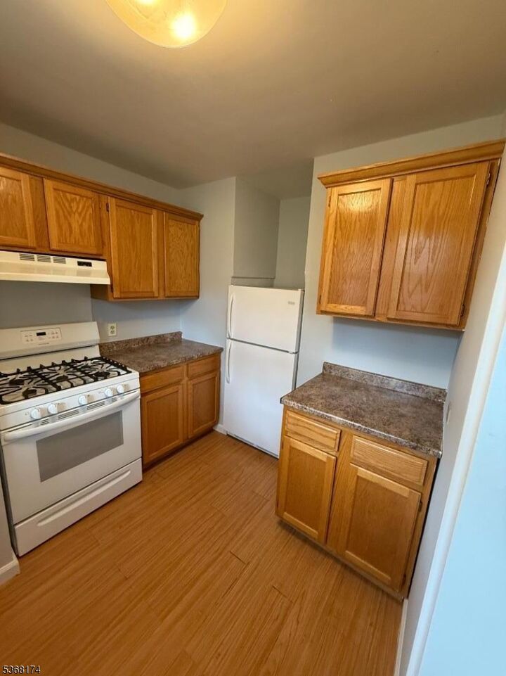 Property Photo:  168 Gordonhurst Ave J2  NJ 07043 