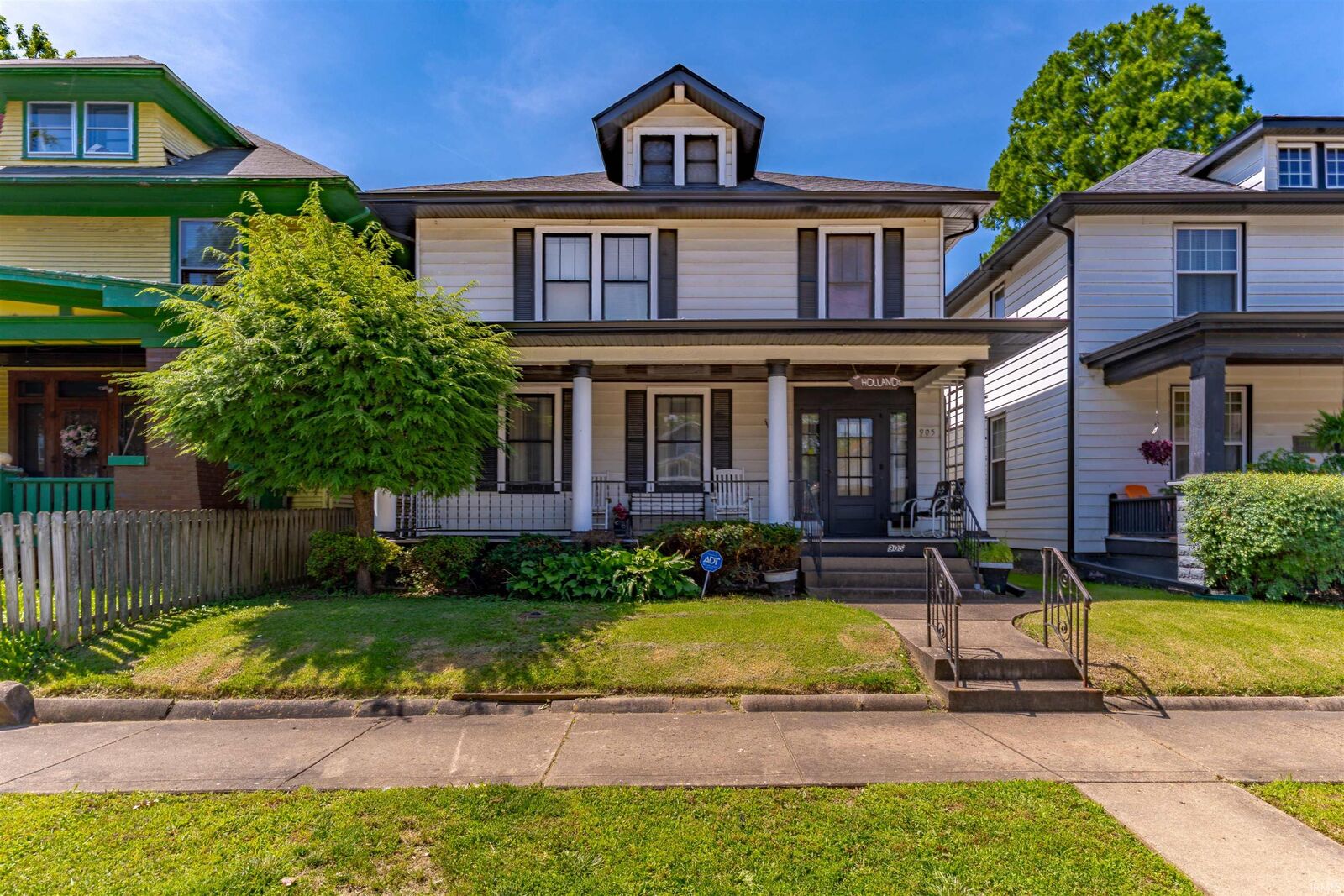 Property Photo:  905 E Blackford Avenue  IN 47713 