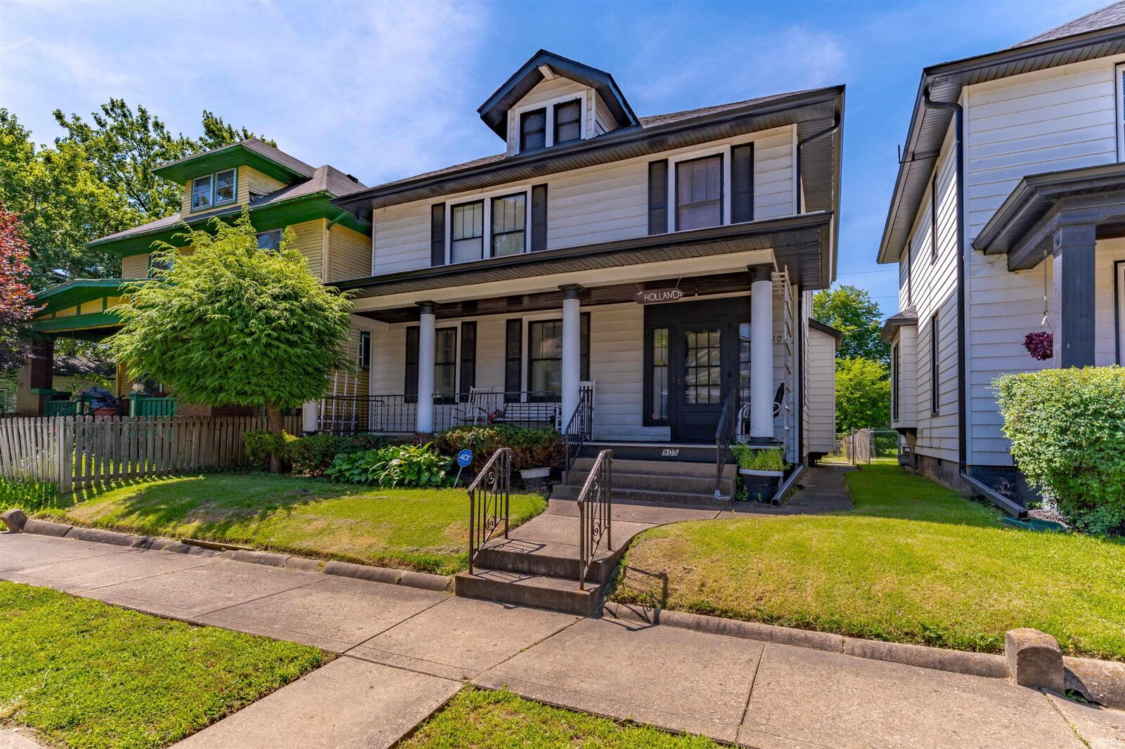 Property Photo: 905 E Blackford Avenue IN 47713