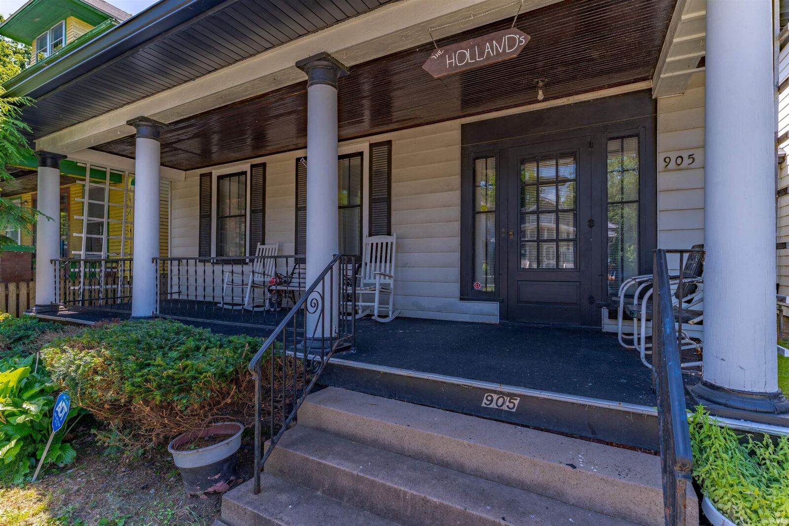 Property Photo:  905 E Blackford Avenue  IN 47713 