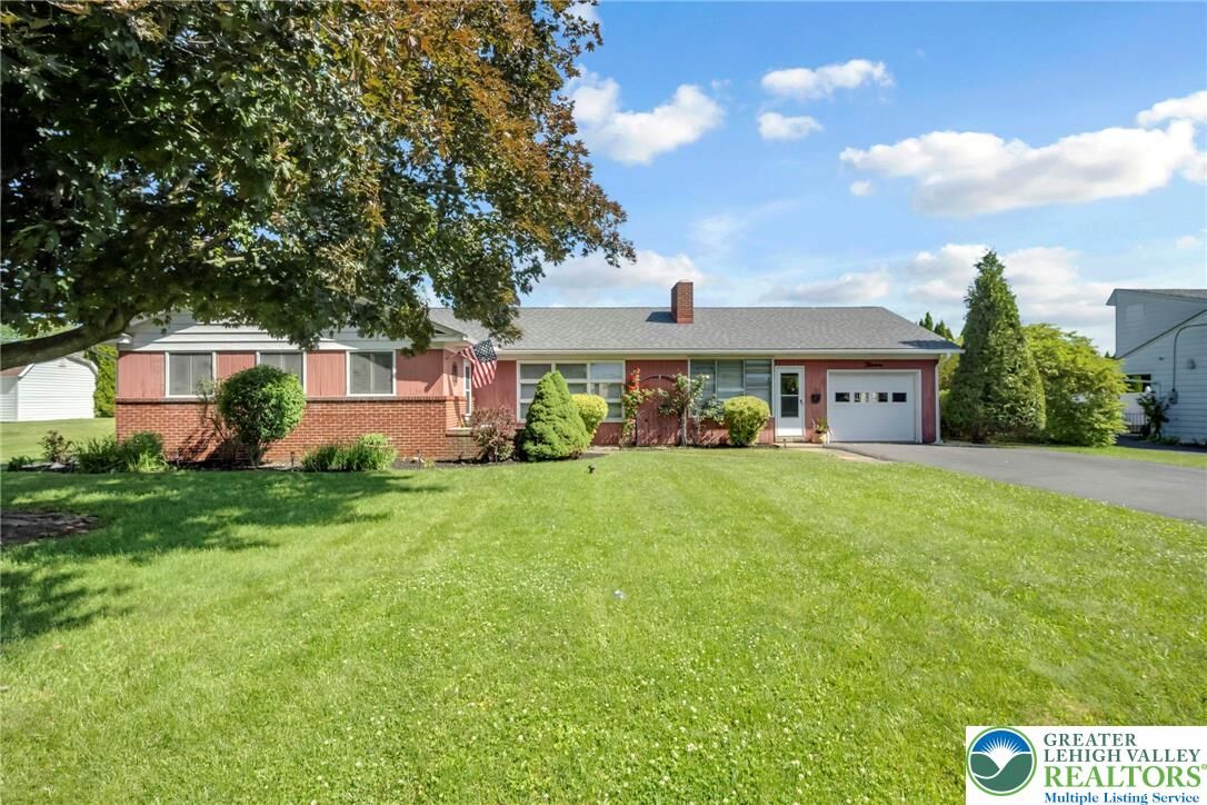 Property Photo: 13 Ridgewood Road PA 18045