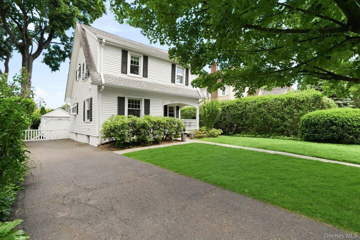 Property Photo:  177 Longview Avenue  NY 10605 