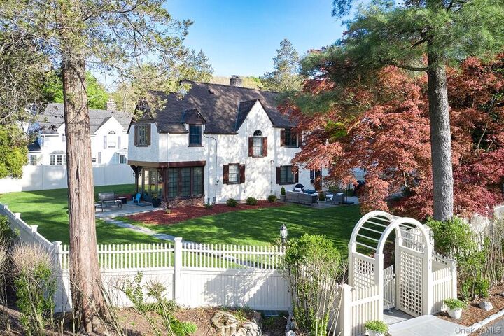 Property Photo: 4 Glenwolde Park NY 10591