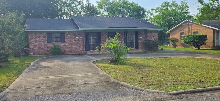 Property Photo: 5608 E Shades Valley Drive AL 36108
