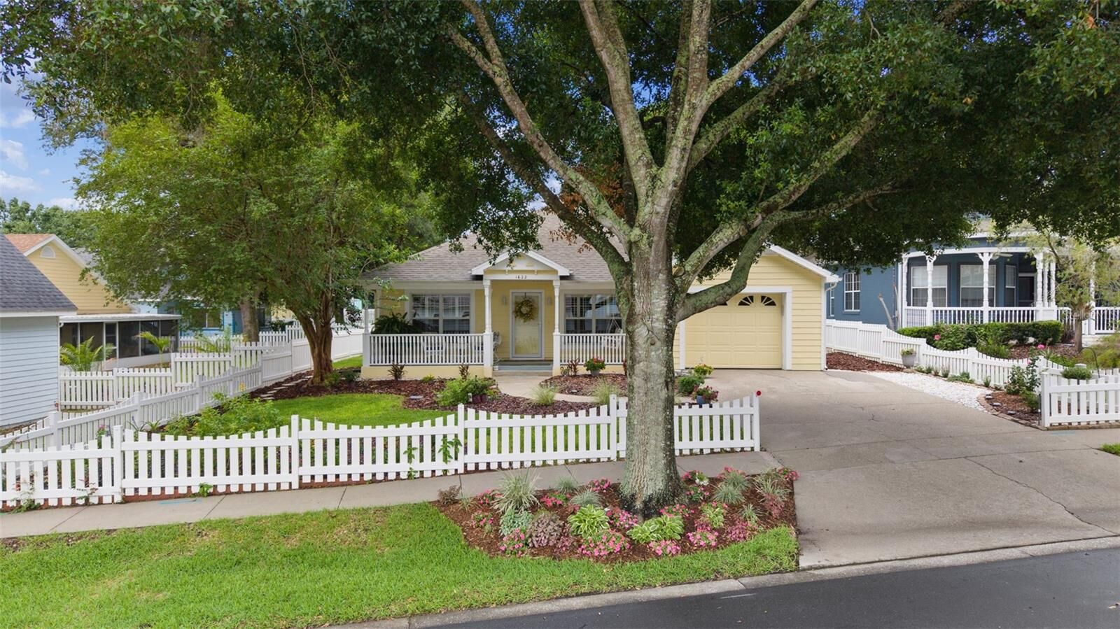 Property Photo:  1622 Laurel Way  FL 32778 