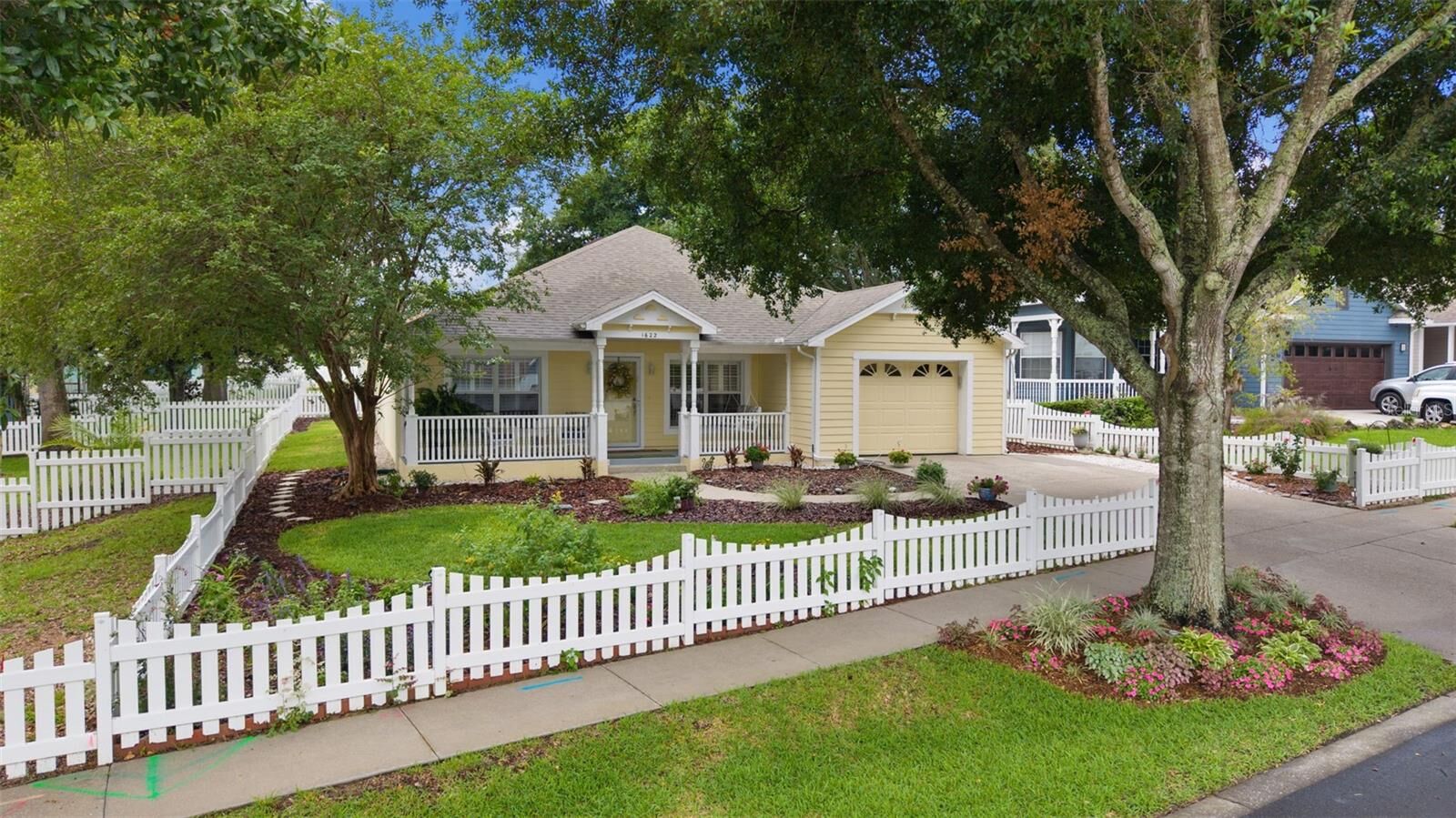 Property Photo: 1622 Laurel Way FL 32778
