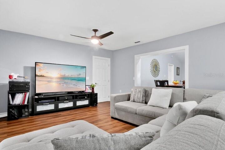 Property Photo:  1092 W Riviera Boulevard  FL 32765 