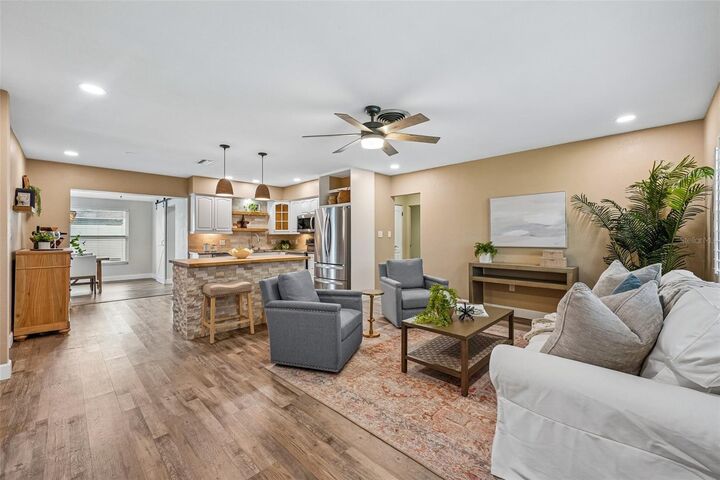 Property Photo:  9725 48th Place N  FL 33708 
