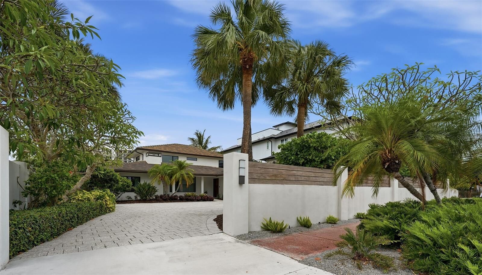 Property Photo: 541 S Washington Drive FL 34236