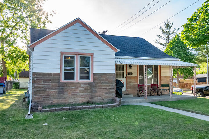 Property Photo:  1603 S 92nd St  WI 53214 