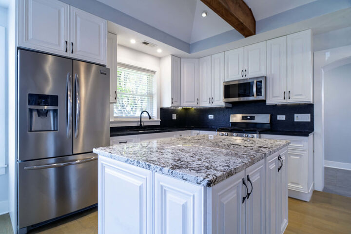 Property Photo: 2537 Willow Street IL 60131