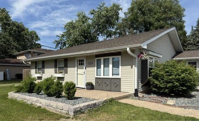 Property Photo: 934 Ogden Road IL 60451
