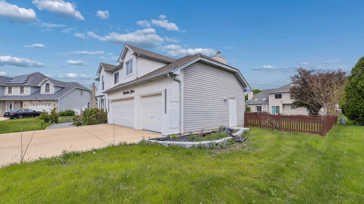 Property Photo: 6 Sunshine Court IL 60490