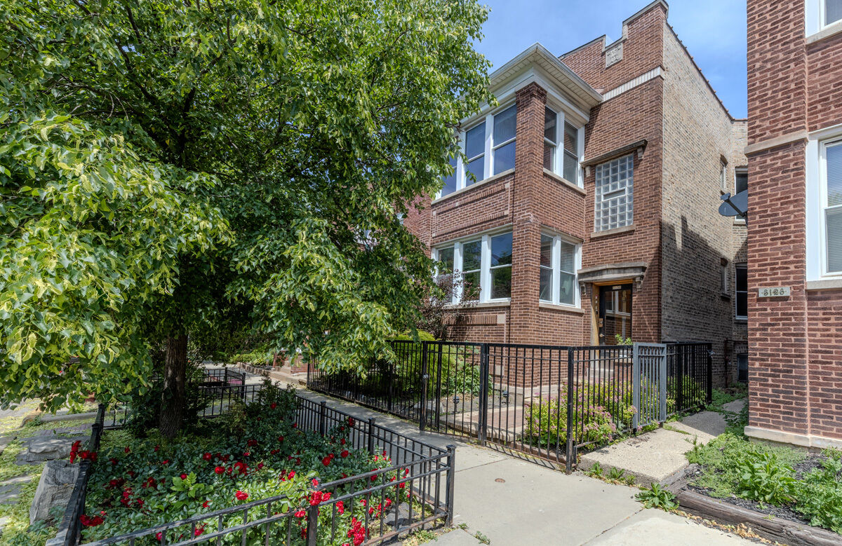 Property Photo:  3130 W Wilson Avenue  IL 60625 
