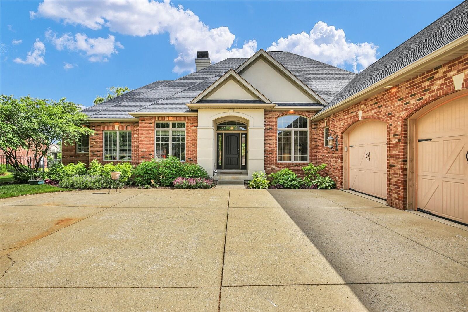 Property Photo: 4905 Peifer Lane IL 61822