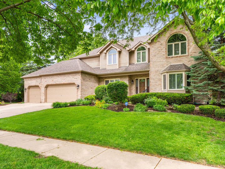 Property Photo: 1035 Sheringham Drive IL 60565