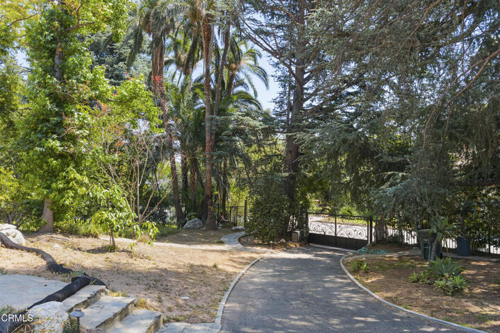 Property Photo:  1945 E Altadena Drive E  CA 91001 