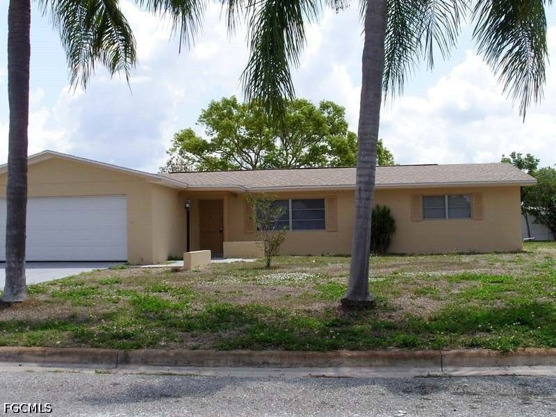Property Photo: 217 Jayview Avenue FL 33936