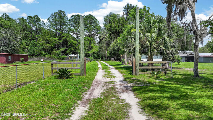 Property Photo: 264 Peniel Church Road FL 32177