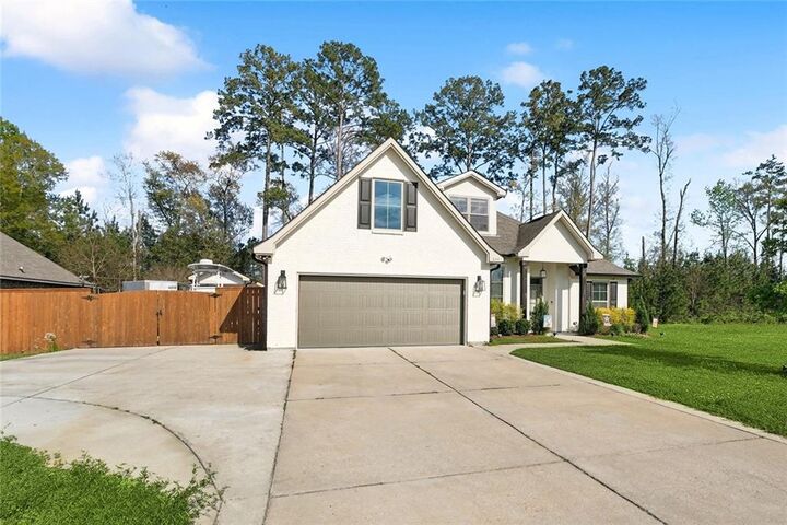 Property Photo:  644 English Oak Drive  LA 70447 
